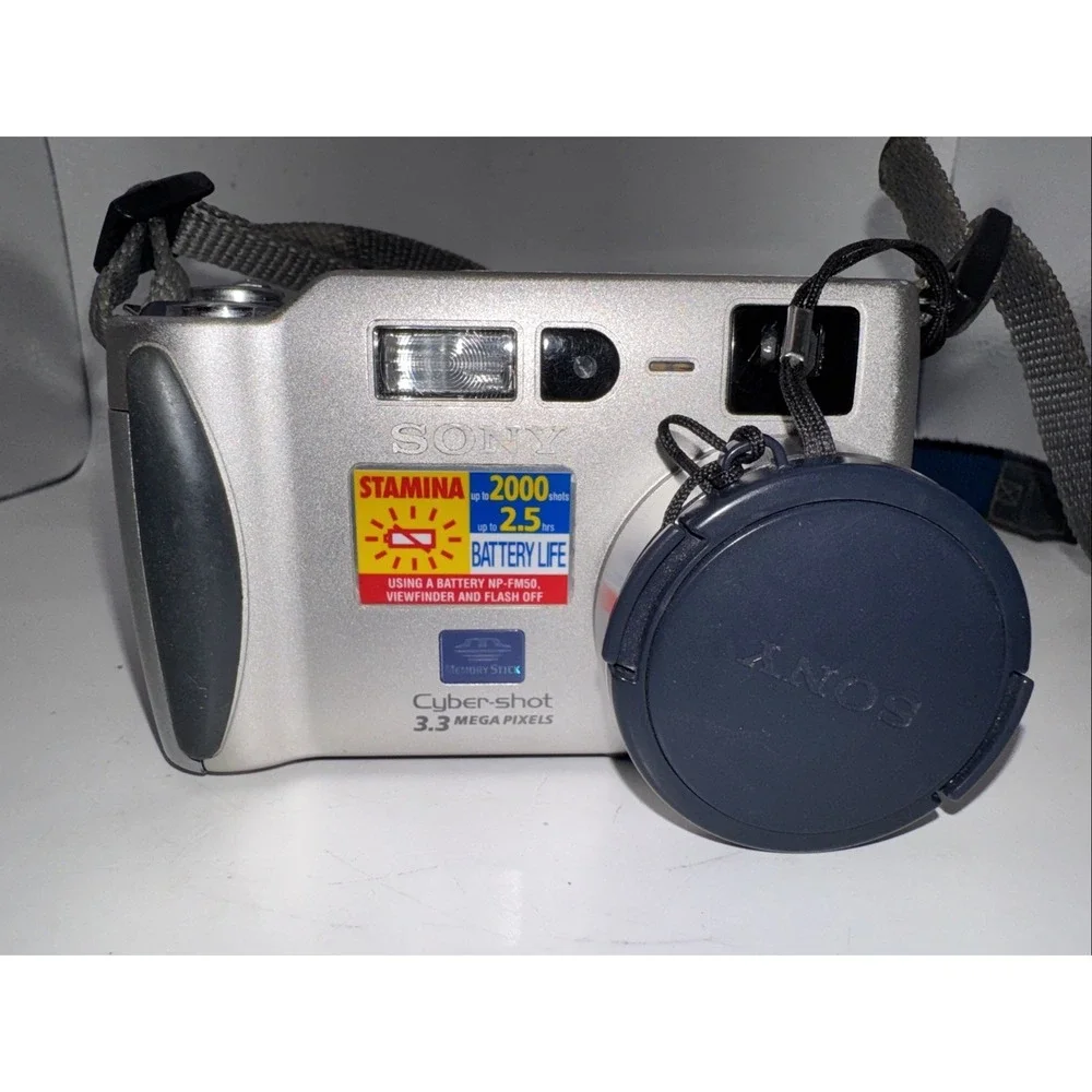 Sony DSC-S70 Cyber Shot Digital Camera 3.3MP 6x Zoom Battery Power Cord Untested